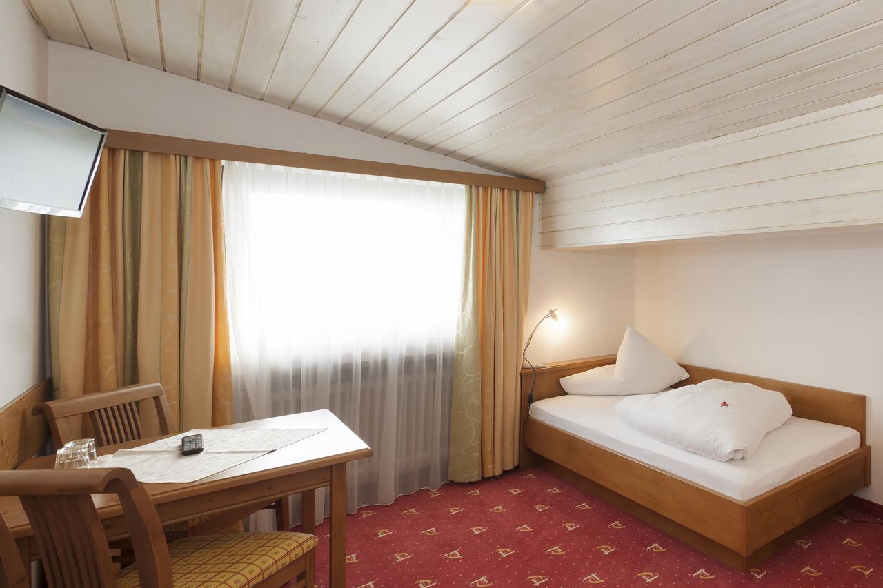 Ferienhotel Tyrol Soell Am Wilden Kaiser Oda fotoğraf